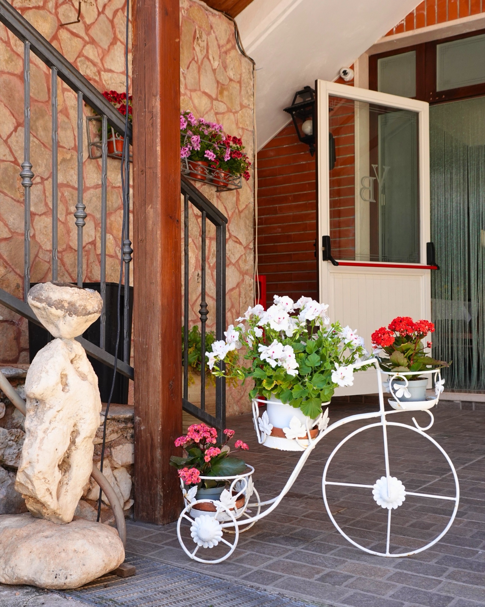 Ingresso fiorito di Villa Belvedere