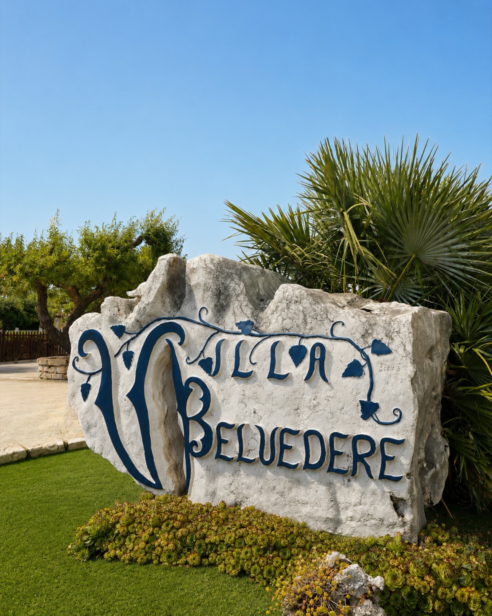 Insegna in pietra di Villa Belvedere