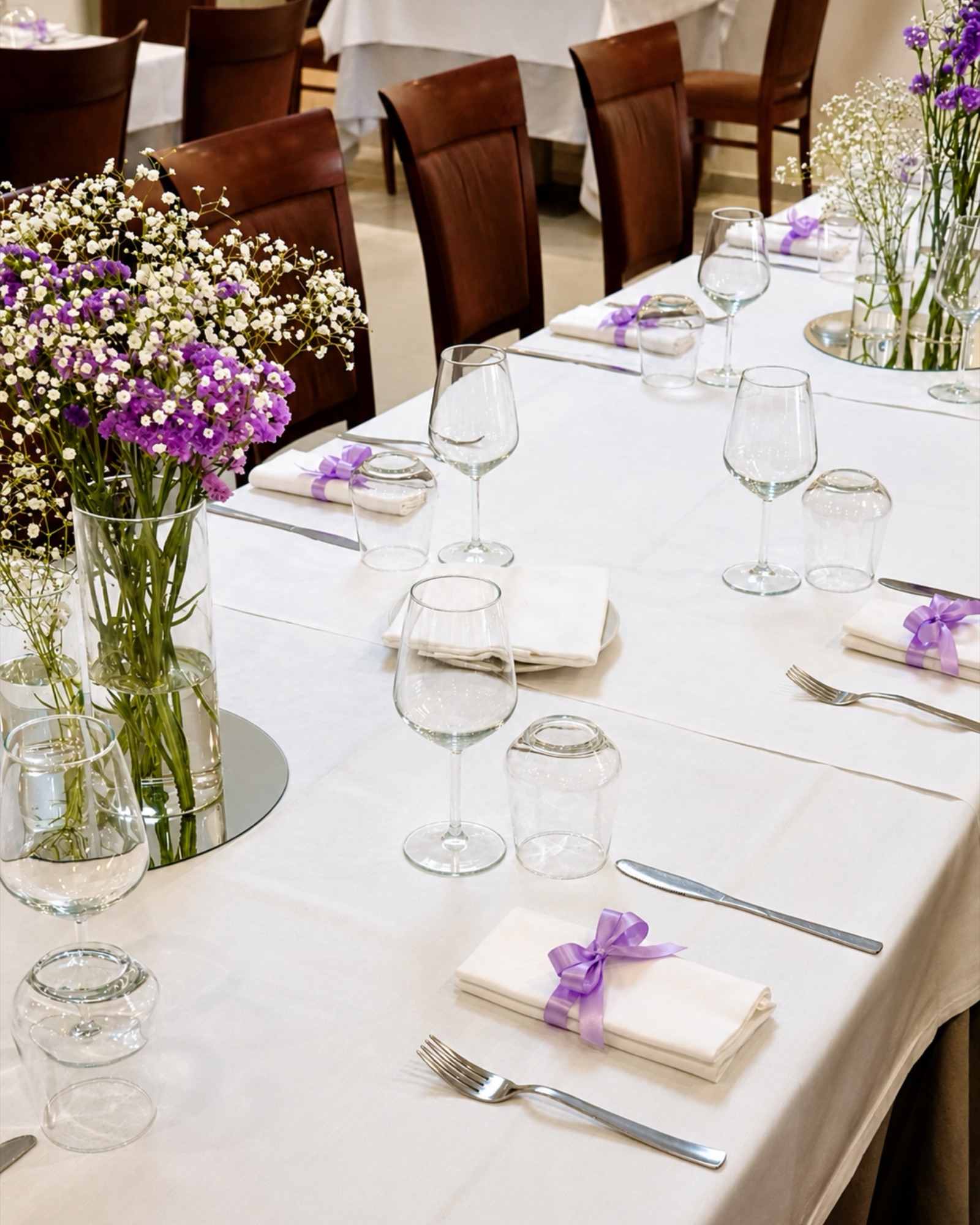 Mise en place con fiori di campo